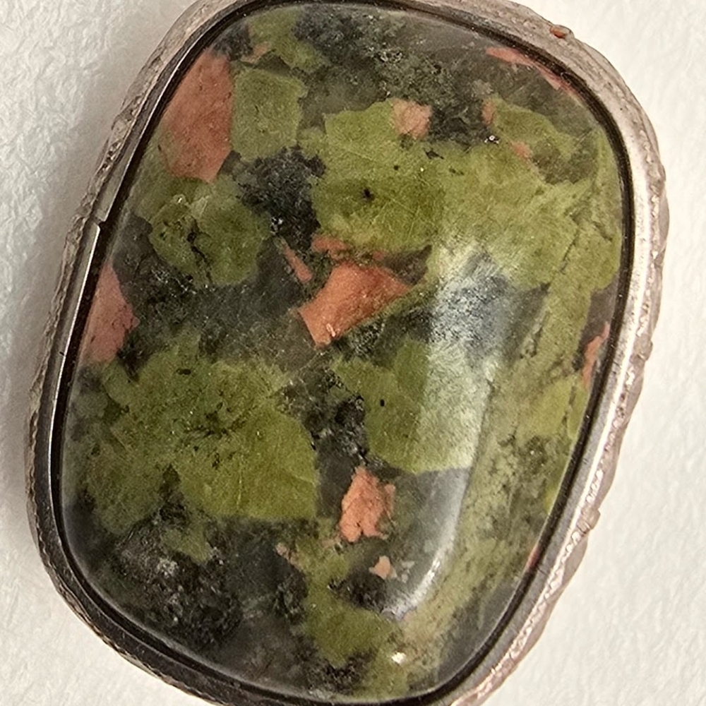 Elegant Green and Pink Stone Necklace - Picture 2 of 10